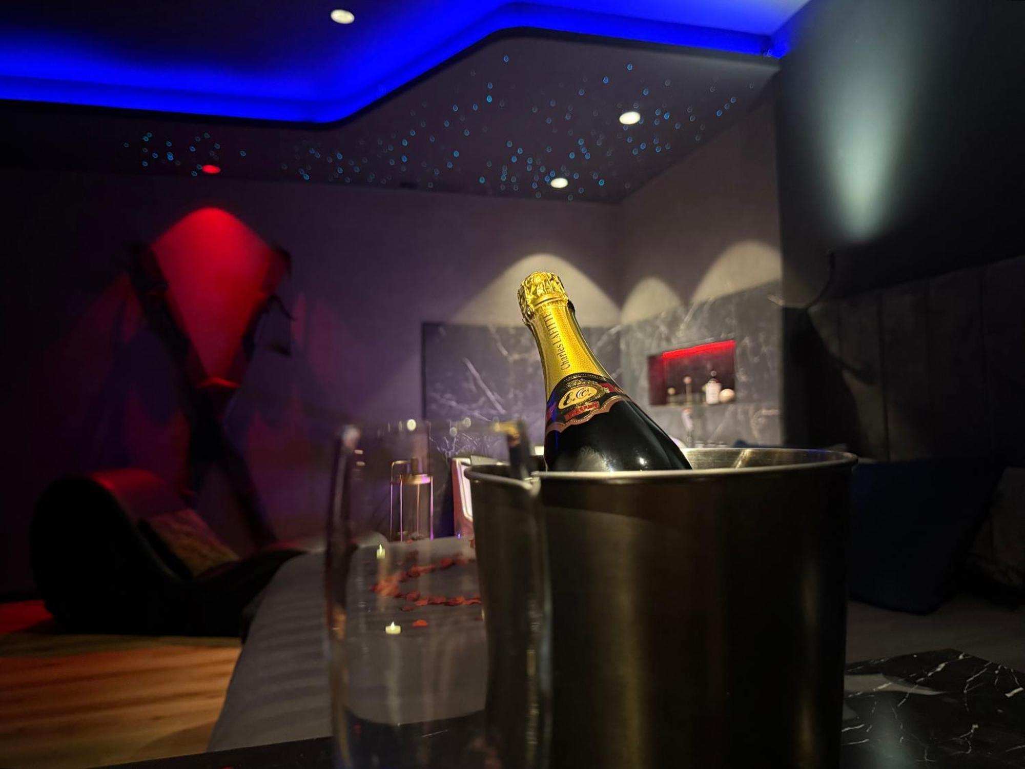 Loft, Studio And Love Rooms Bourg-Saint-Christophe エクステリア 写真