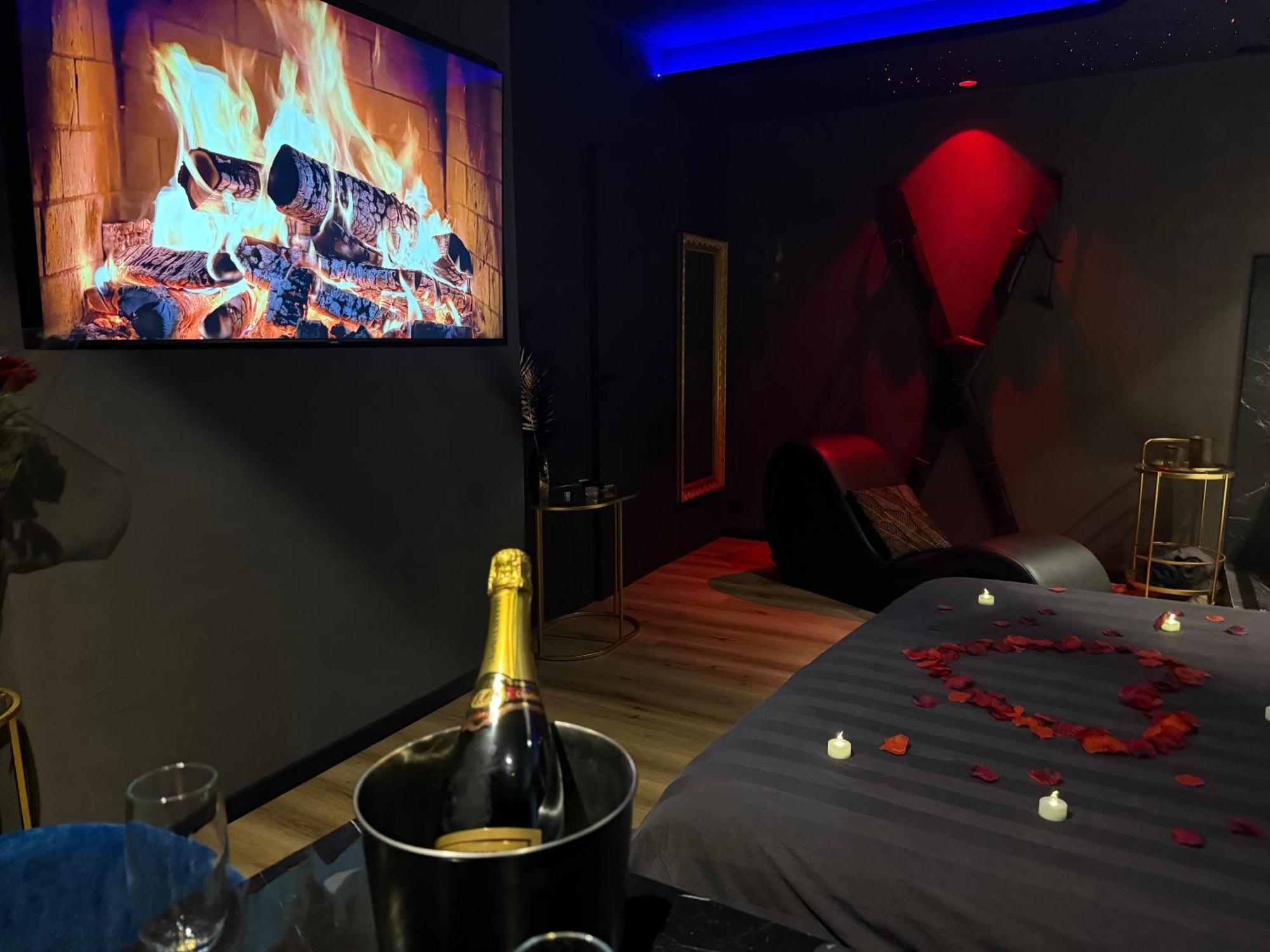 Loft, Studio And Love Rooms Bourg-Saint-Christophe エクステリア 写真