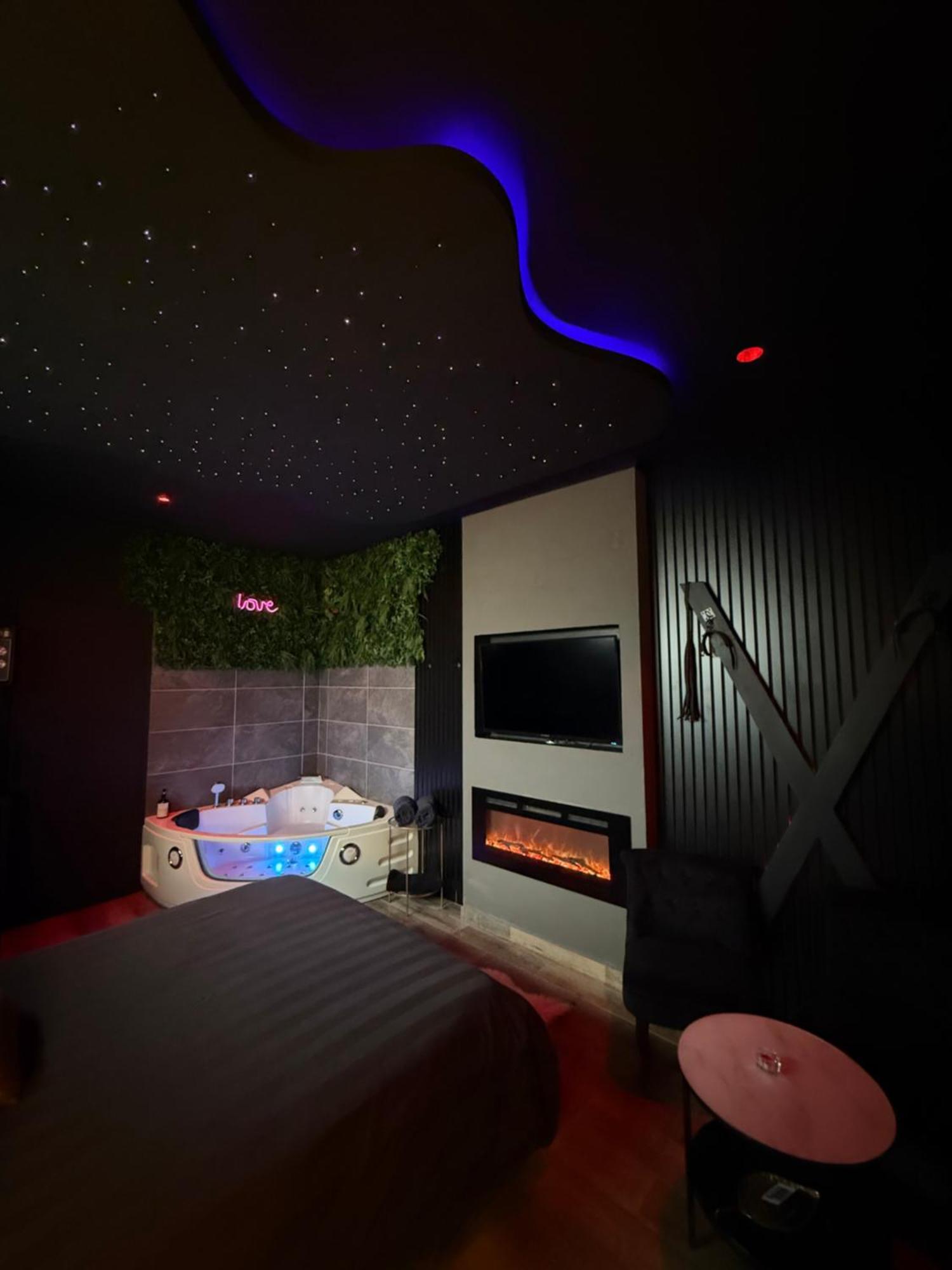 Loft, Studio And Love Rooms Bourg-Saint-Christophe エクステリア 写真