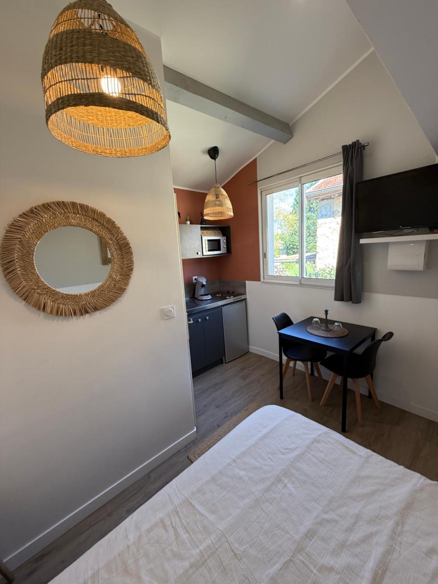 Loft, Studio And Love Rooms Bourg-Saint-Christophe エクステリア 写真
